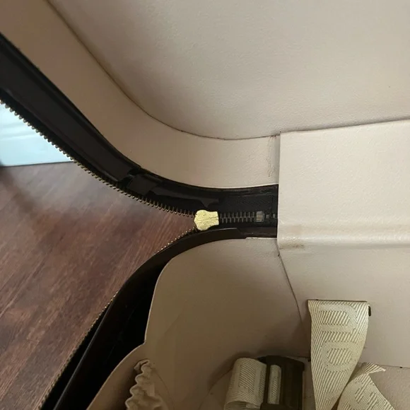 Authentic Louis Vuitton hard lock luggage trunk - Picture 11 of 12